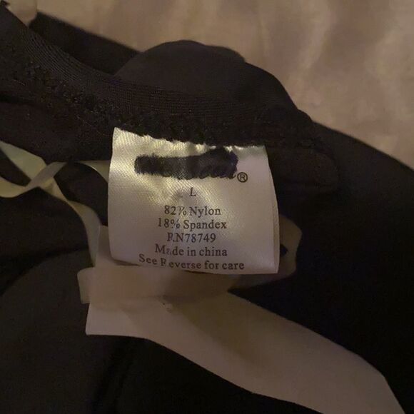 black bathing suit - Picture 4 of 4